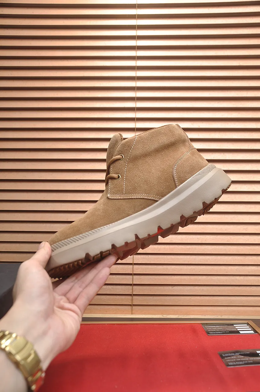 Men's shoes 💰580💶【UGG】(full genuine wool lining) Please pay attention to the original quality and compare the thickness of the wool 🏮🏮Hot style Martin boots from Australia's warm luxury brand men's shoes, official website synchronization, Beckham men's style..., made of imported top-layer waxed cowhide, waxed toe, Australian real wool velvet lining Carefully sewn...Imported rubber Martin boots outsole (comfortable, soft and wear-resistant). I really like the quality...Exquisite workmanship, you can't put it down once you see it. Code number 39-44